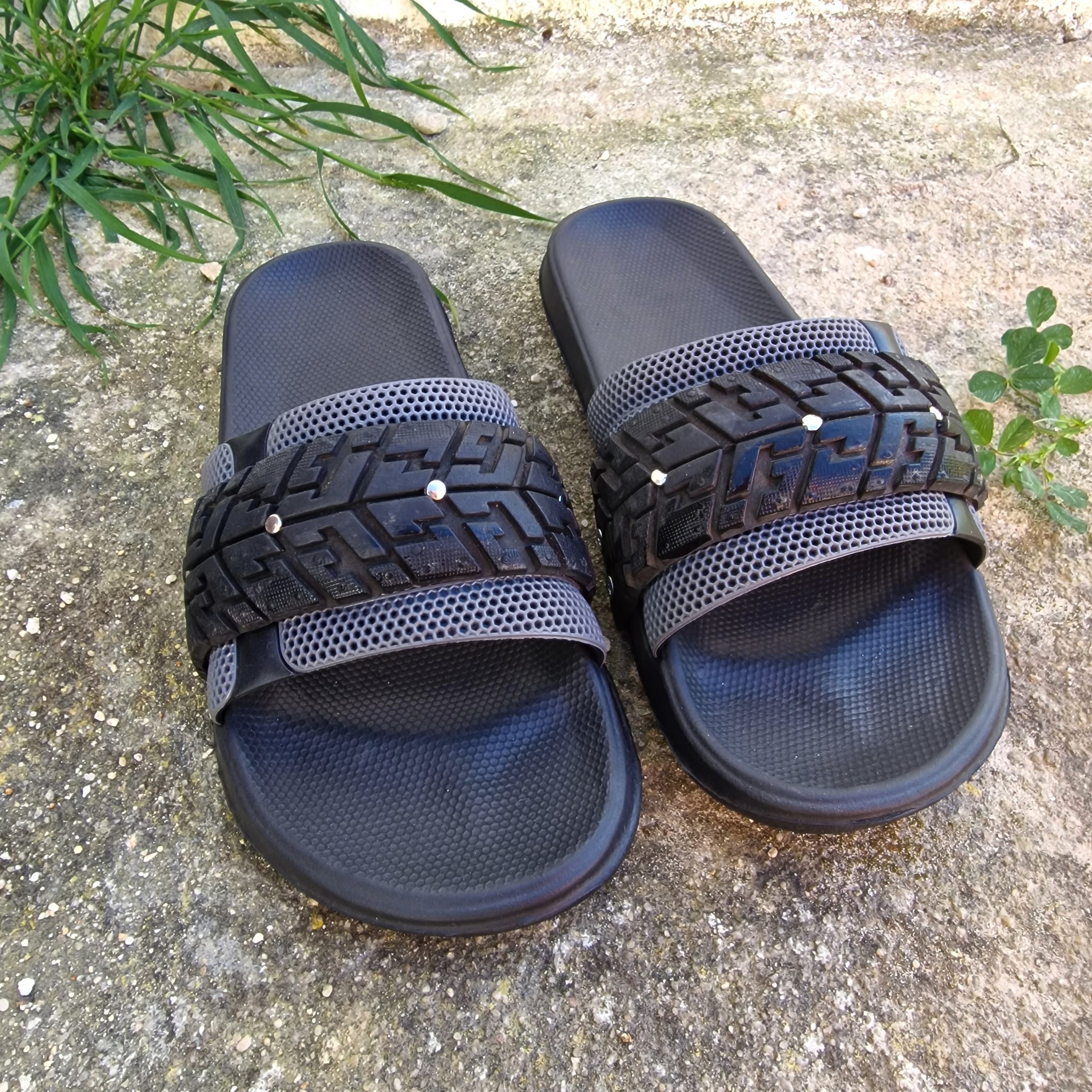 BLACK APOCALYPTIC FLIP-FLOP