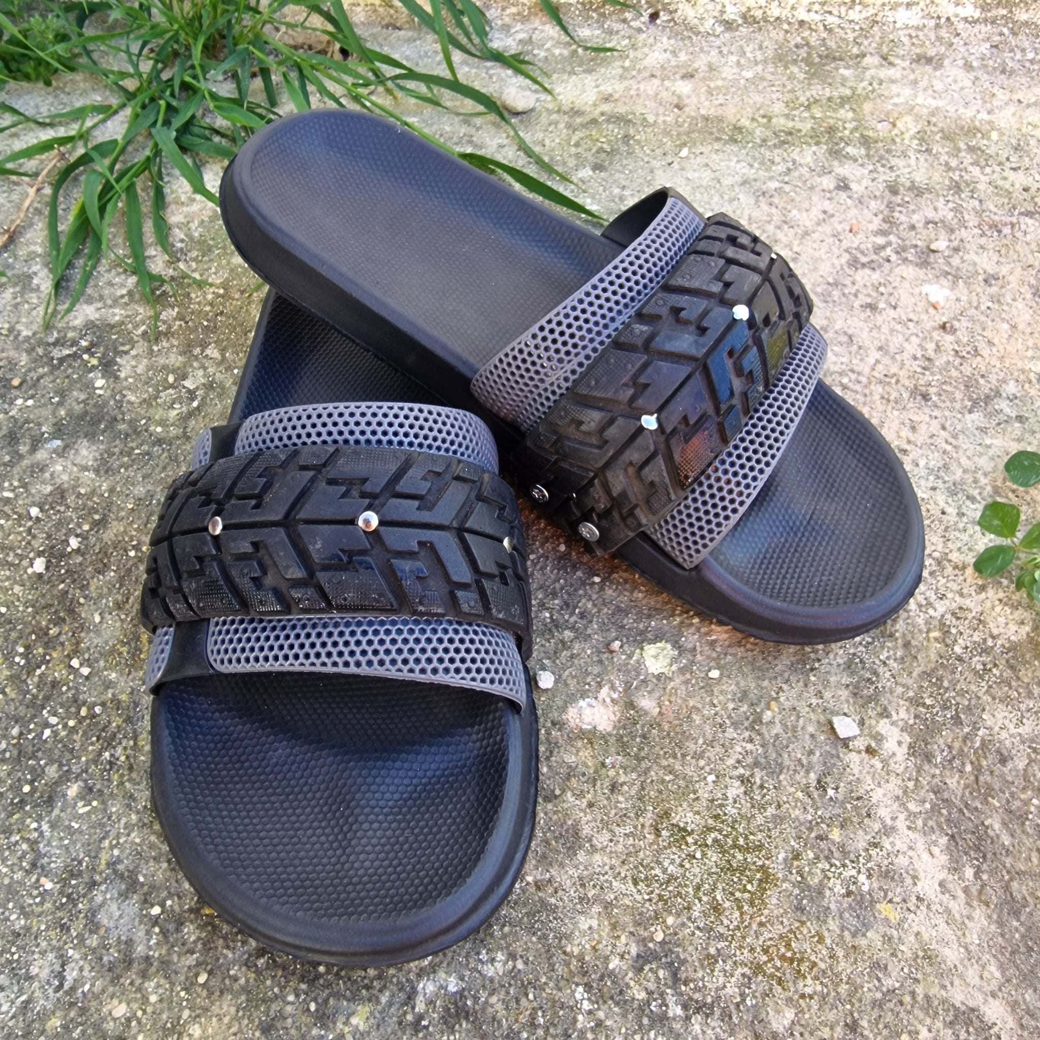 BLACK APOCALYPTIC FLIP-FLOP