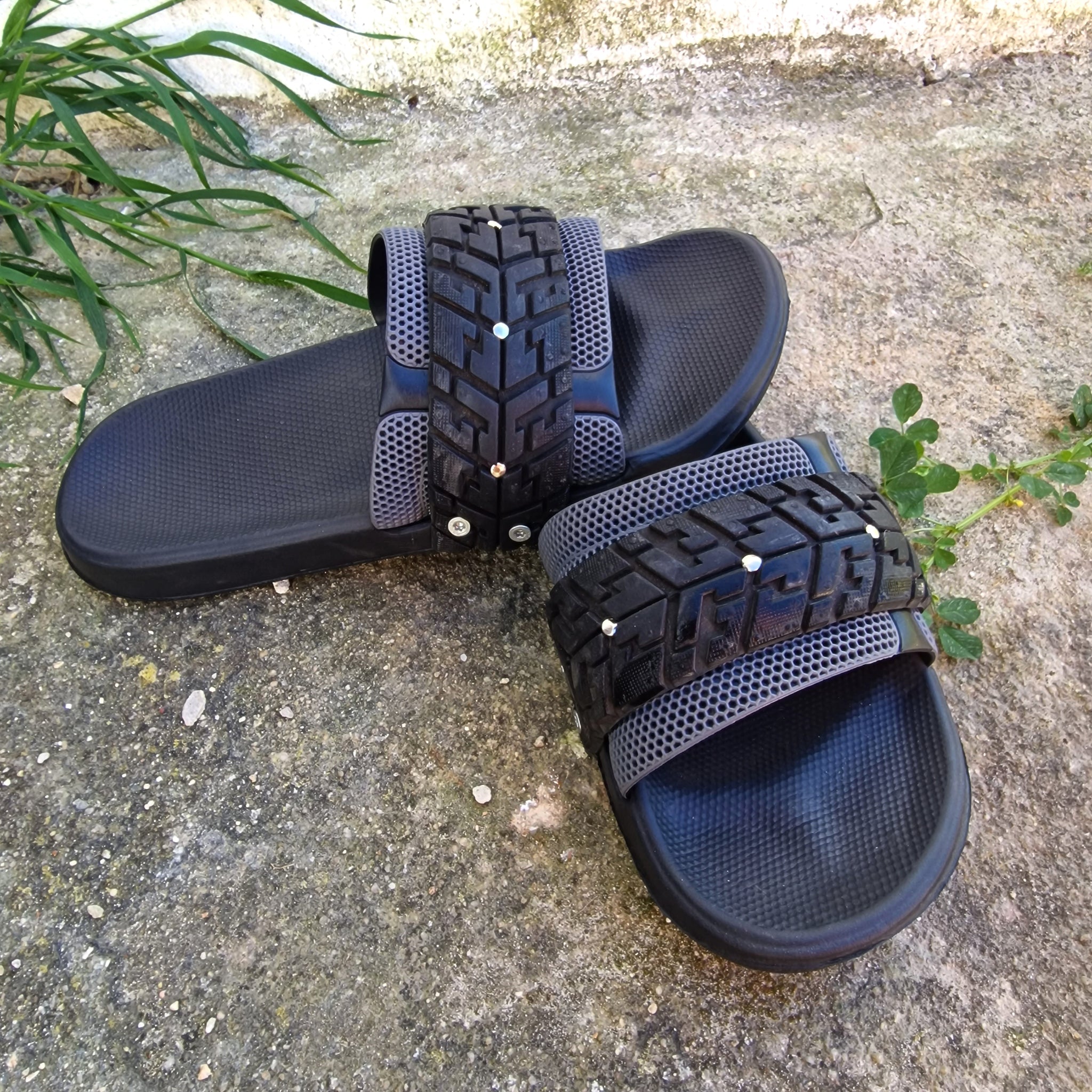 BLACK APOCALYPTIC FLIP-FLOP