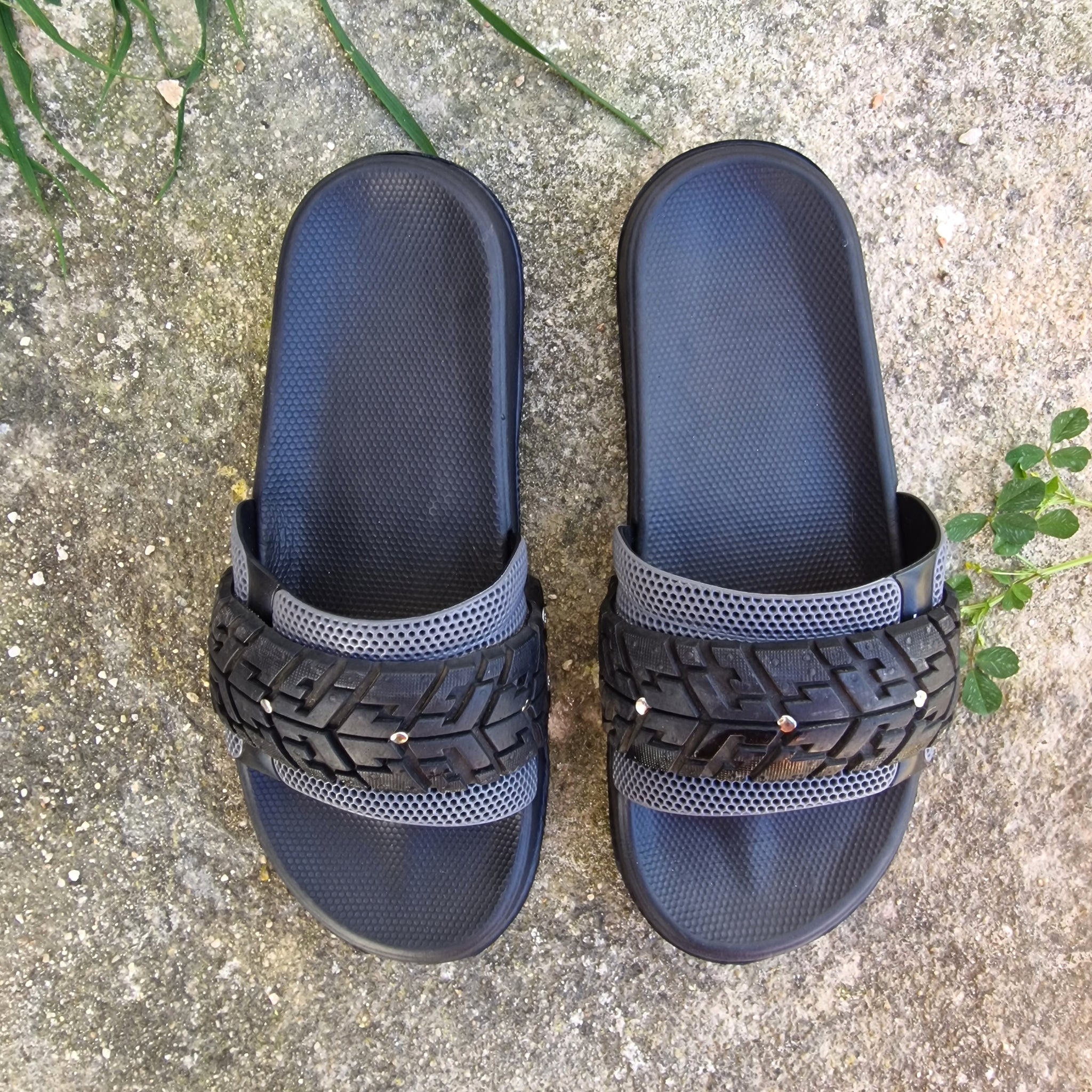 BLACK APOCALYPTIC FLIP-FLOP